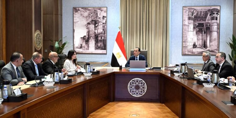 الحكومة تضع خارطة طريق لتنظيم السوق العقاري وحصر الأراضي والوحدات غير المستغلة