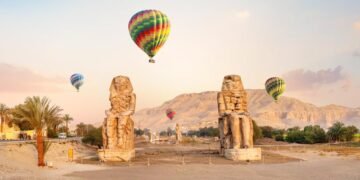 الطيران المدني يعلن إيقاف رحلات البالون الطائر بالأقصر مؤقتاً