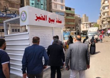 محافظ الدقهلية يفتتح منفذًا جديدًا لصرف الخبز المدعم بالمنصورة لتخفيف الزحام