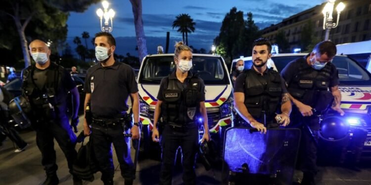 الشرطة الفرنسية تحبط هجوماً محتملاً وتوقف 4 أشخاص