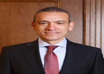 رئيس مصر للطيران يعلن تفاصيل استعدادات موسم الحج وخدمة “بلا حقيبة”