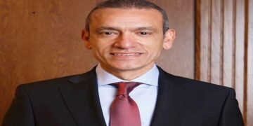 رئيس مصر للطيران يعلن تفاصيل استعدادات موسم الحج وخدمة “بلا حقيبة”