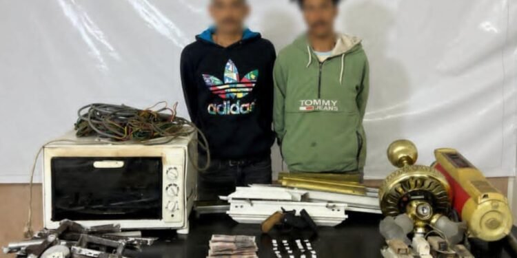 بسلاح ونصف كيلو هيروين.. سقوط عصابة سرقة محال الخردة بالظاهر