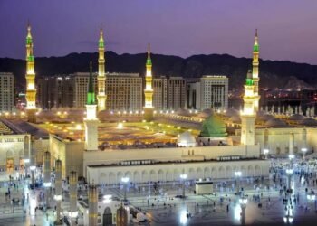 لماذا يتبع الحجاج تقليداً عمره 14 قرناً بزيارة المدينة بعد الحج؟