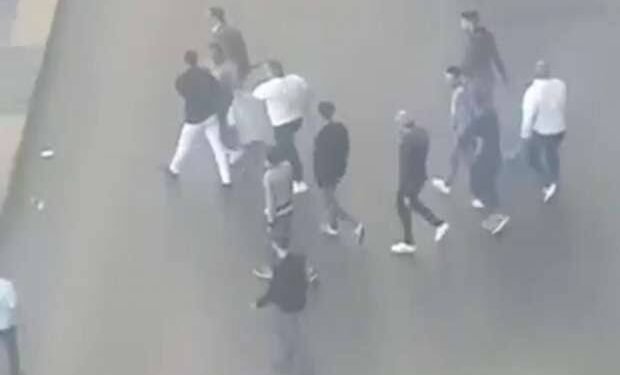 إصابة طالب بـ”سنجة” في مشاجرة أمام مدرسة بالفيوم والأمن يلاحق الجناة