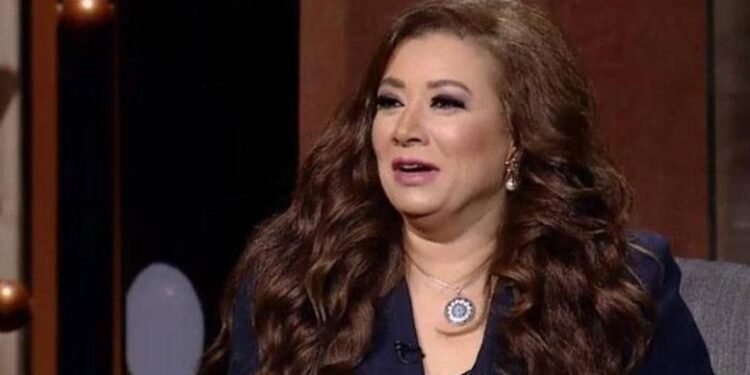 انتصار: عملت بمحل ملابس ومغسلة بخار قبل دخول الفن