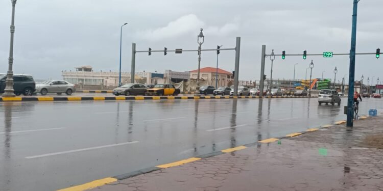 أمطار متجددة على الإسكندرية ورفع حالة الطوارئ بالمحافظة