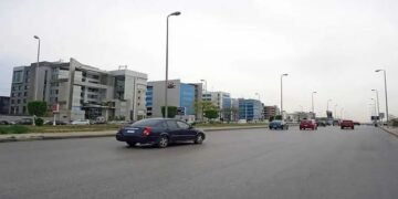 غلق كلي لمحور التسعين الشمالي 14 يوماً لتطوير الطريق