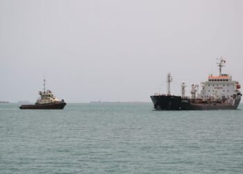 التجارة البحرية البريطانية: رصد زورق إيراني أطلق النار شرق عُمان