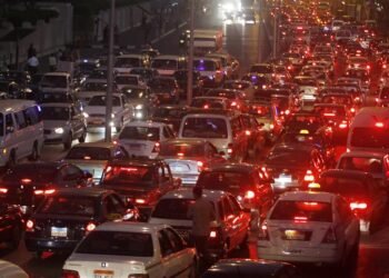 زحام مروري بمحاور القاهرة والجيزة مساء اليوم وانتشار مكثف لرجال المرور