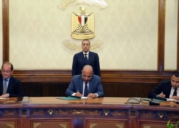 مدبولي يشهد اتفاقاً تاريخياً لتمويل مشروعات طاقة بقدرة 4750 ميجاوات
