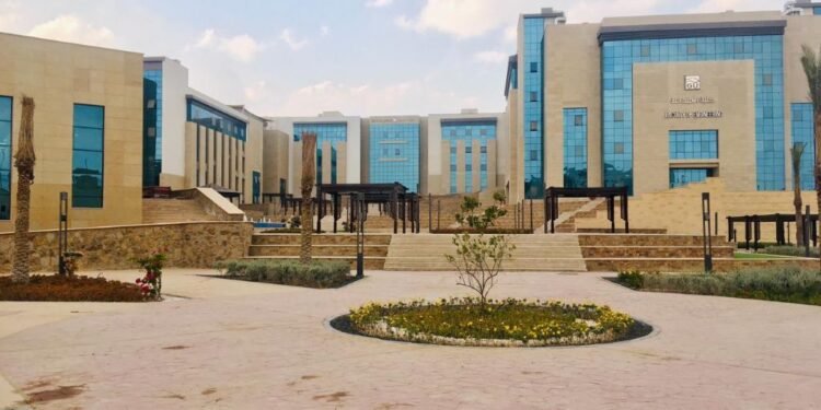 جامعة الجلالة تعلن تفاصيل واقعة سقوط طالب من نافذة مبنى كلية العلوم