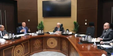الحكومة تتابع تنفيذ مشروع القطار الكهربائي السريع كأحد أهم المشروعات الاستراتيجية