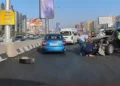 انقلاب سيارة ملاكي أعلى الطريق الدائري بالمعادي ورفع آثار الحادث لتسيير الحركة المرورية