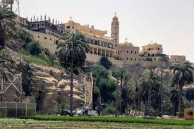 جبل الطير بالمنيا تستقبل آلاف الزوار في احتفالات العائلة المقدسة