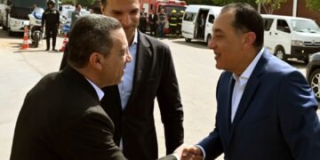 الحكومة تراهن على الصناعة.. مدبولي يفتتح مصانع جديدة في مدينة السادات