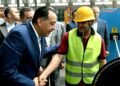 رئيس الوزراء يتفقد مصنع شركة “الوادي للكابلات”
