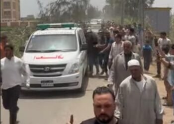 بالدموع والعويل.. الدقهلية تشيع جثامين 6 شباب ضحايا حادث أسوان