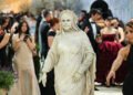 “ميت جالا 2026”: إطلالات مثيرة للجدل في ليلة “فن الأزياء” بمتحف المتروبوليتان