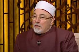 الشيخ خالد الجندي يؤم المصلين في صلاة الجنازة على الفنان هاني شاكر