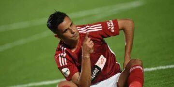 إدارة النادي الأهلي تقرر تسويق المغربي رضا سليم خارج الدوري المصري