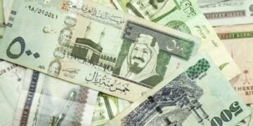 الريال السعودي يسجل أعلى سعر شراء عند 14.21 جنيه بالبنوك المصرية