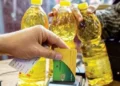 الوزراء: لا صحة لصرف زيت مغشوش ضمن التموين.. والسلع تخضع لرقابة صارمة