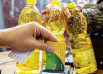 الوزراء: لا صحة لصرف زيت مغشوش ضمن التموين.. والسلع تخضع لرقابة صارمة