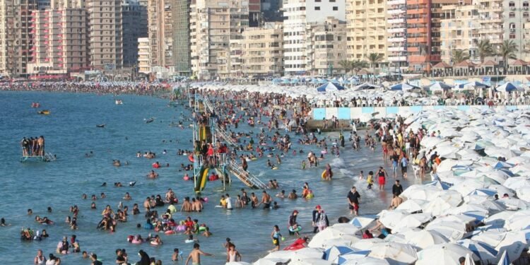 مصايف الإسكندرية تحذر من 27 شاطئا خطرا على الأرواح خلال عيد الأضحى