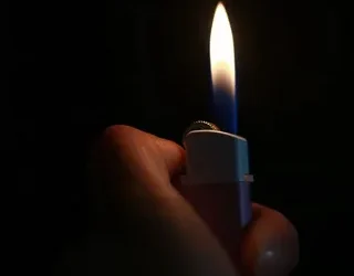 استخراج ولاعة من معدة مريض بمستشفى المنصورة الدولي