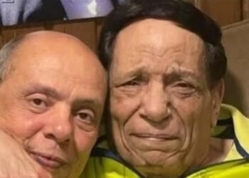 “لأول مرة يغيب عن صاحب السعادة”.. رسالة مؤثرة من أكرم السعدني لشقيق عادل إمام