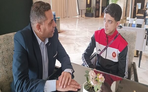 اتحاد المصارعة يكرم البطل الذهبي عبد الله حسونة في “برج العرب”