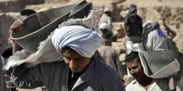 بمناسبة عيد العمال.. 72.8% من موظفي مصر يعملون بعقود دائمة