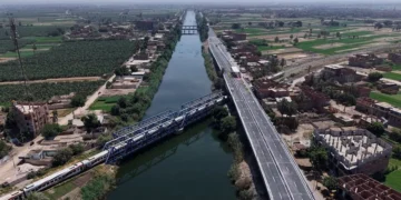 كامل الوزير يشهد تشغيل كوبري أبو شوشة بقنا تجريبيًا