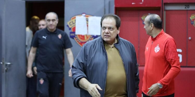 محمد أبو العينين يحفز لاعبي سيراميكا قبل مواجهة الزمالك بالدوري
