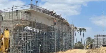 النقل تنزع ملكية أراضٍ وعقارات بالجيزة لاستكمال المرحلة الثانية من محور أبو غالب