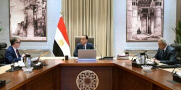 مدبولي يتابع مع وزير التخطيط موقف تنفيذ خطة التنمية 2025/2026 وحوكمة الاستثمارات العامة