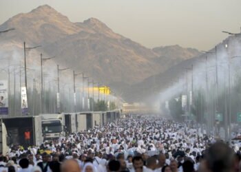أكثر من 1.7 مليون حاج يبدأون النفرة إلى مشعر مزدلفة