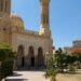 أحمد حلمي يصل مسجد ناصر ببنها استعداداً لتشييع جثمان والدته