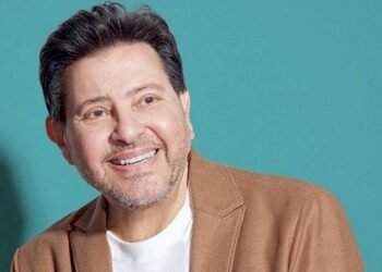 لبلبة تنهار باكية في نعي هاني شاكر: “حاسة إن أخويا راح”