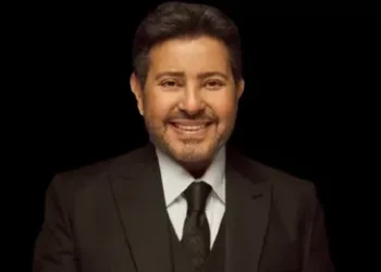 وصول جثمان هاني شاكر للقاهرة مساء اليوم