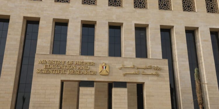 التعليم العالي تلاحق سائق الفعل الفاضح أمام سور كلية البنات