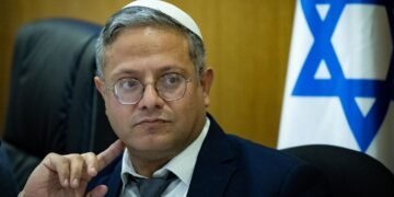 وزير الأمن القومي الإسرائيلي يقتحم الأقصى ويؤدي طقوساً استفزازية في يوم القدس
