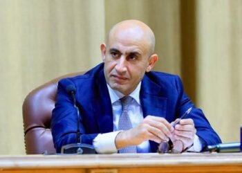 عبد اللطيف يؤكد تسليم أجهزة تابلت لطلاب التعليم الفني لدراسة مادة البرمجة