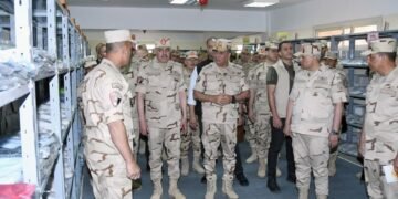 وزير الدفاع يتفقد إحدى وحدات التدريب بالقوات المسلحة