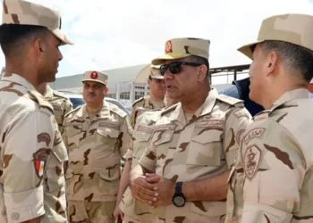 وزير الدفاع يلتقي مقاتلي المنطقة الغربية ويؤكد رفع الجاهزية القتالية
