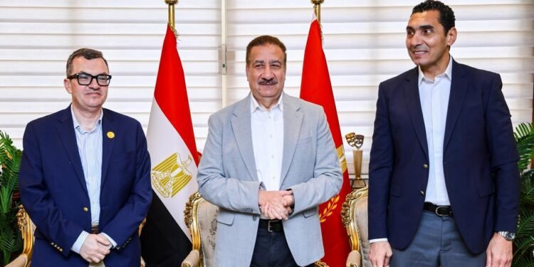 وزيرا التخطيط والشباب يتابعان مشروعات بورسعيد واستاد المصري
