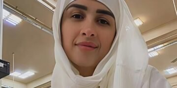 ياسمين عبدالعزيز تشارك جمهورها صوراً من مناسك الحج بالملابس البيضاء