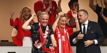 رئيس الوزراء الكندي يحتفل بتقدم بلاده على قطر في كأس العالم 2026
