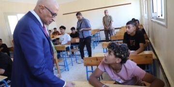 محافظ شمال سيناء يتفقد لجان امتحانات الشهادة الإعدادية